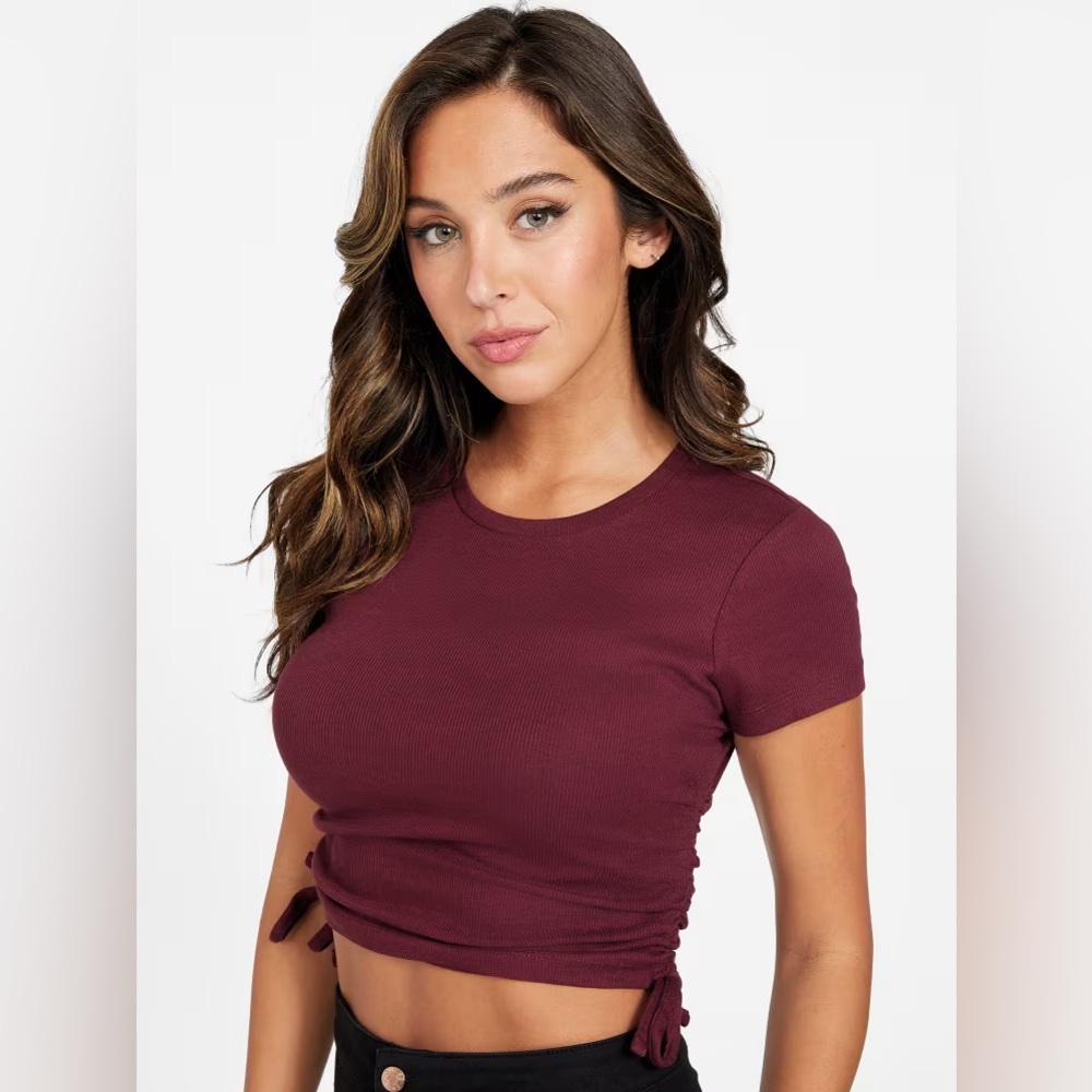 Guess Kardy Ruched Sides Women’s Top Size Medium Burgundy Color Round Neck